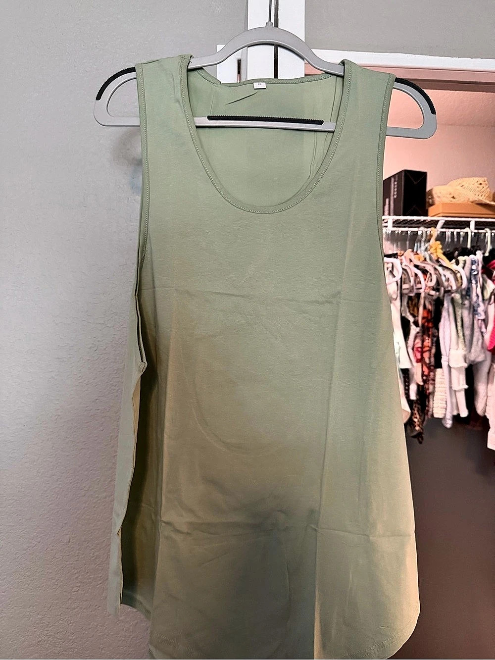 Sleeveless Tank Top in Green Size XL Like New